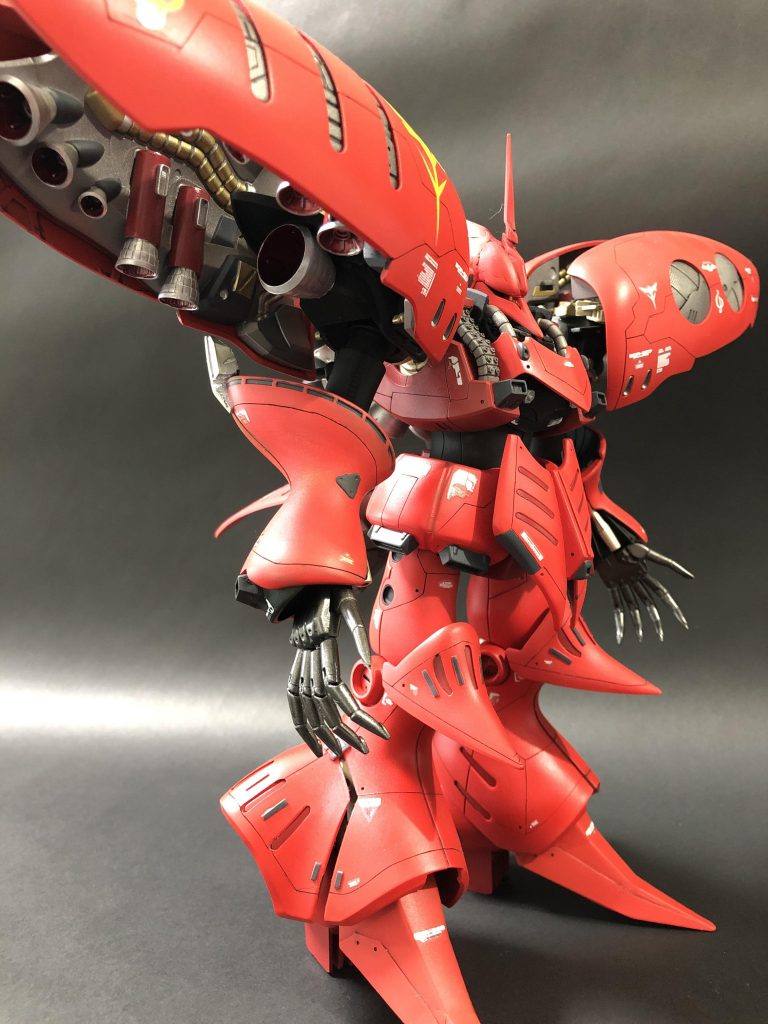 キュベレイをサザビーの前モデル風にと改修致しました。角を付けたらゲルググに見えてしまいwwトサカも付け足しました。