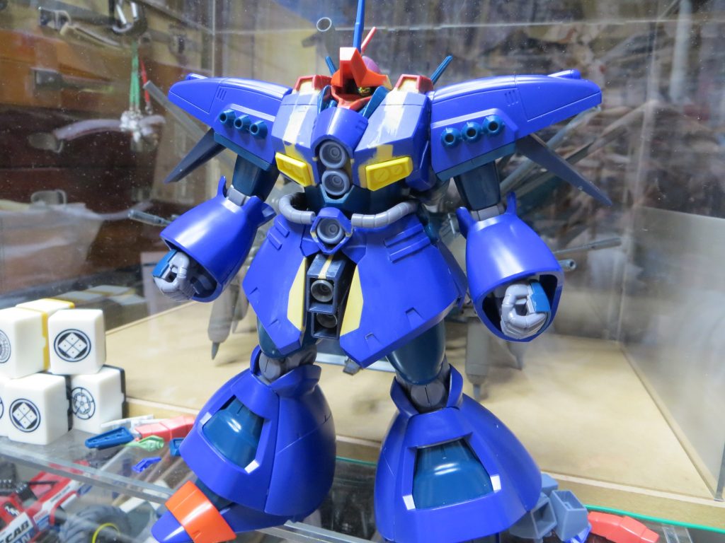 胸部をパテで埋めました。幅増しするだけで、かなり印象が変わると思います。