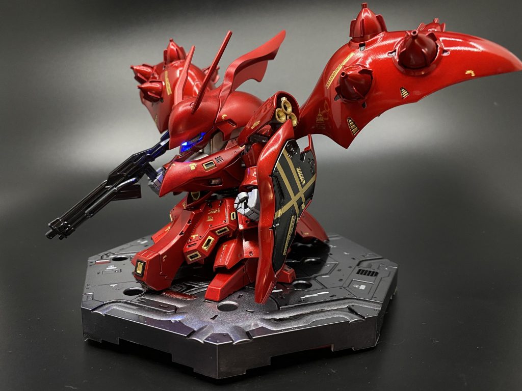 付属のシールは使いたくなかったため、テキトーにラインいれてエンブレムは無し。