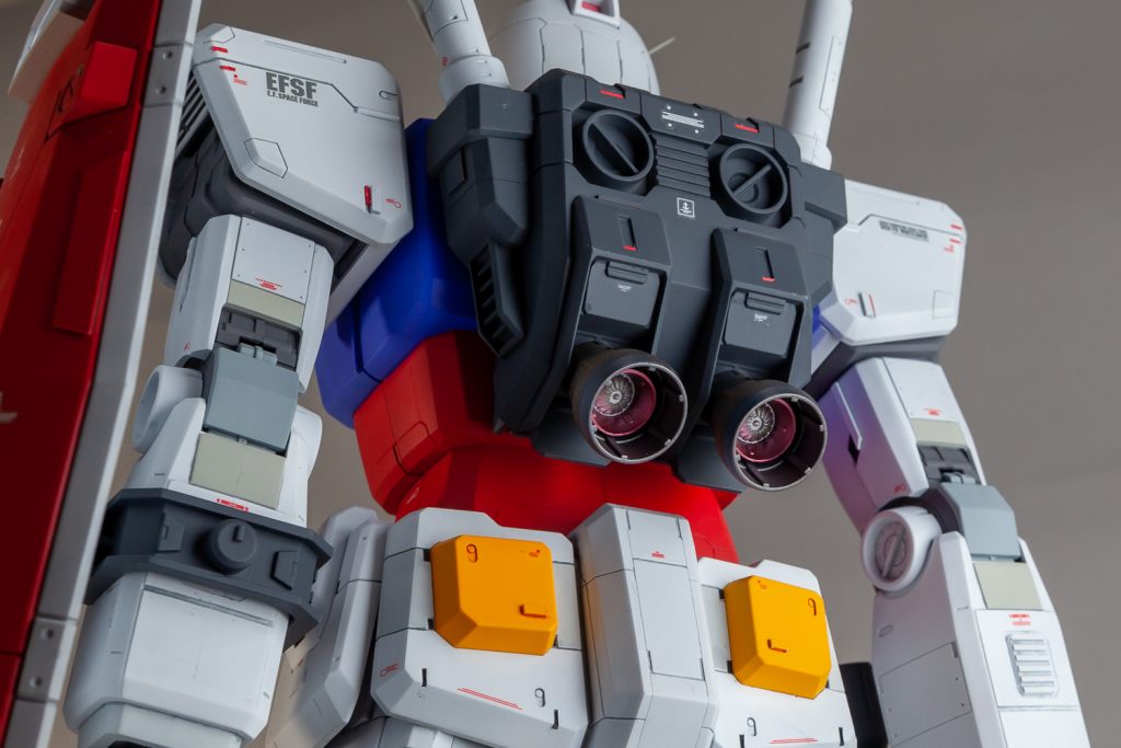 塗装は尊敬する「mat modeling service」のmatさんが公開されているレシピを参考に、アクセントのレッドポイント、曲面追従シートの使い方などもブログの記事をそのまま取り入れさせて頂きました(もはや心の師です!)