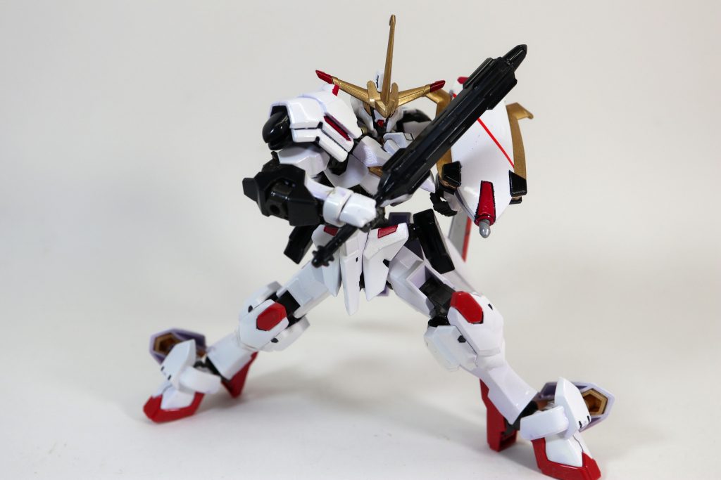 スマートメイス構え。鉄血系のMSおなじみの質量兵器ですが名前の通りスマートで取り回しが良さそう。