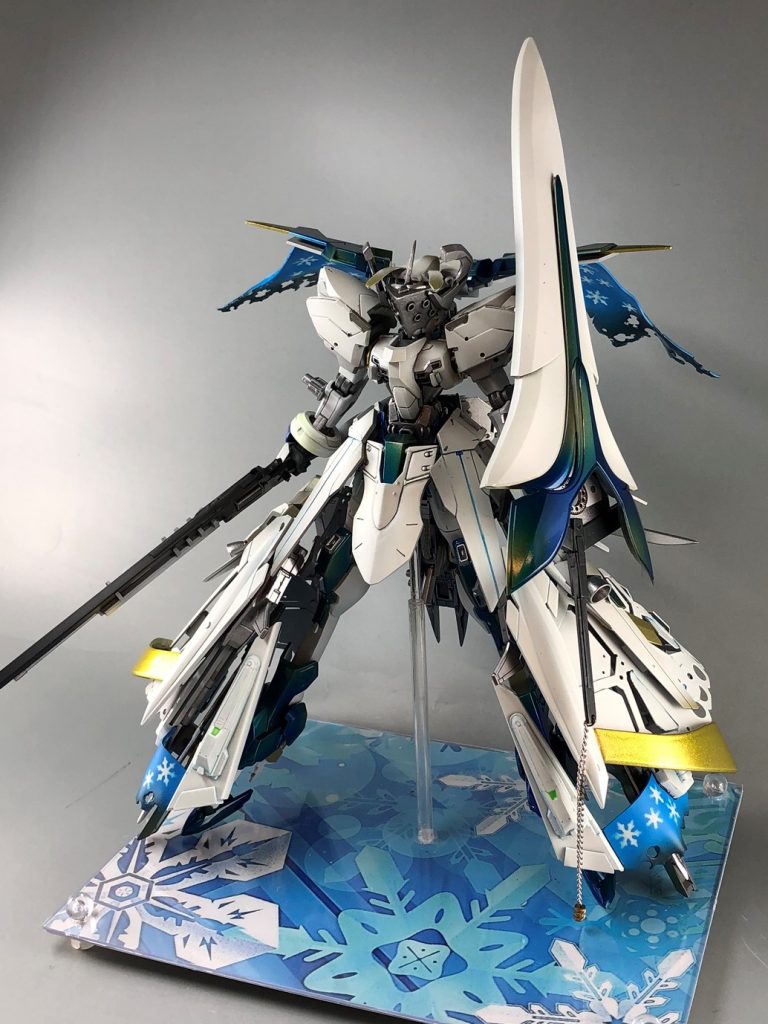 聖騎士っぽい見た目で銃士なイメージ持っているリボルビングライフルとシールド内に入っている大剣はフルスクラッチです