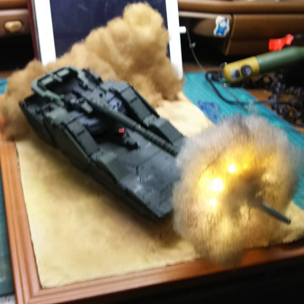 メイン武装ともヒルドルブの肝ともいえる30サンチ砲と、モビルタンクのキャタピラその2つを強調するように作りました