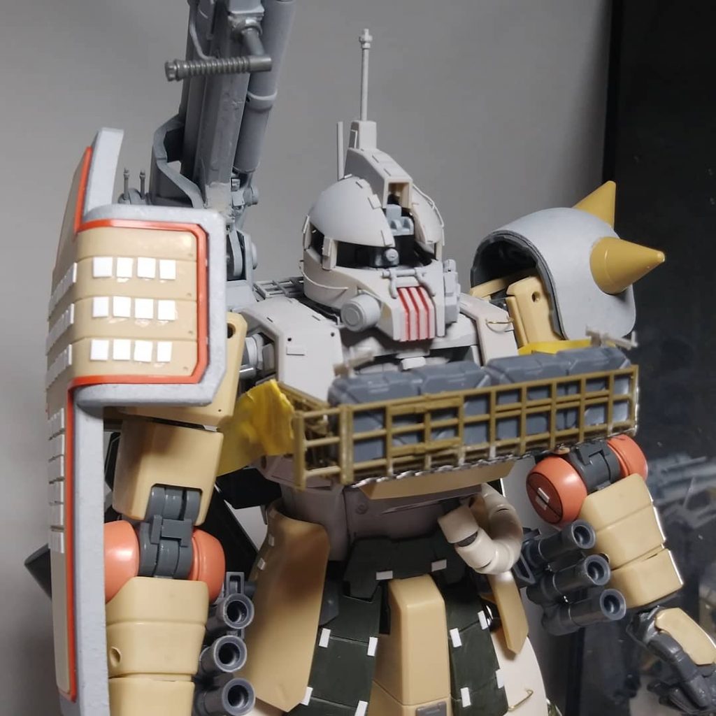 腕はザクのをつかってます