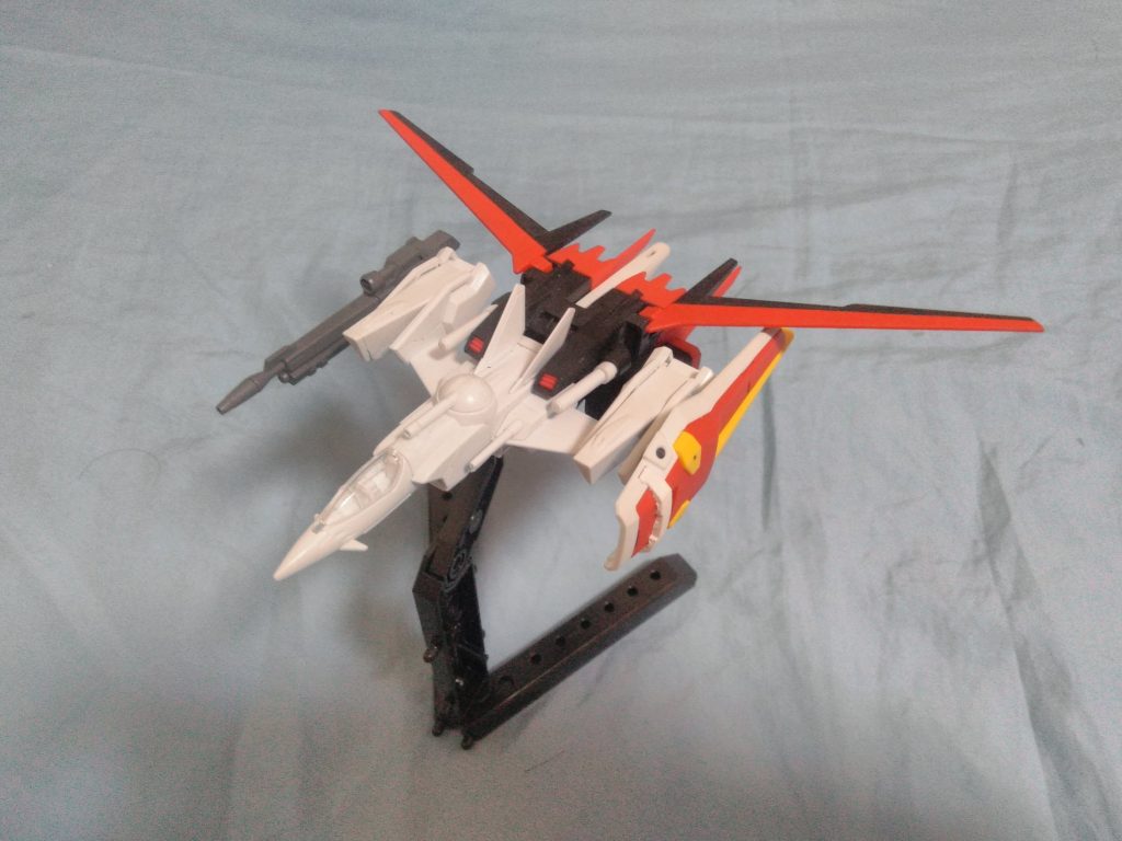 塗装前造形はしっかりしているので切った貼ったが少なく、気楽に作れました。色分けは犠牲となってますが…