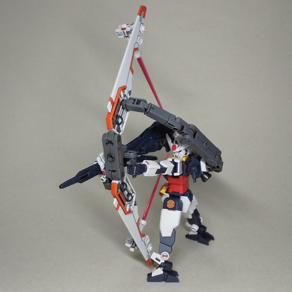 はじめの方針でのアーチャー装備の構成。 構想時はアニメ放送中だったので、最終決戦で追い詰められてからの全エネルギーを込めたラストシューティングを想定して試行錯誤していた気がします。弓に荷重がかかるため、サブアームで支えないと安定させられませんでした。 最終回を見て、予備のコアガンダムをヒナタが使用し、専用装備で参戦しているというのもアリではないかと思いはじめます。