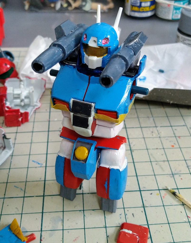 ベースが旧HGなので、腰回りを特に改造して可動域を広げております。