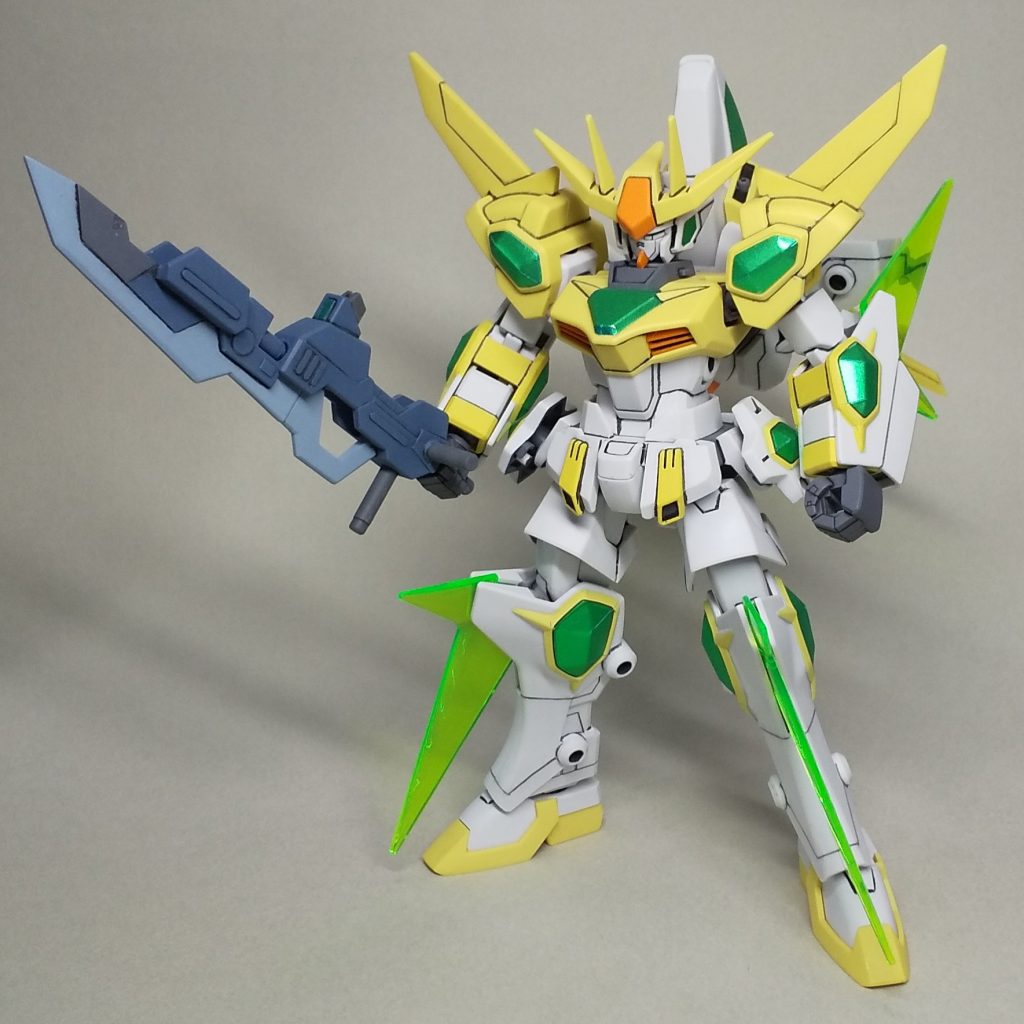 リアル形態 まえ手持ち武装の持ち手や差し替え部分は成型色と似た配色に変更し、塗装がはがれても目立たないようにしています。