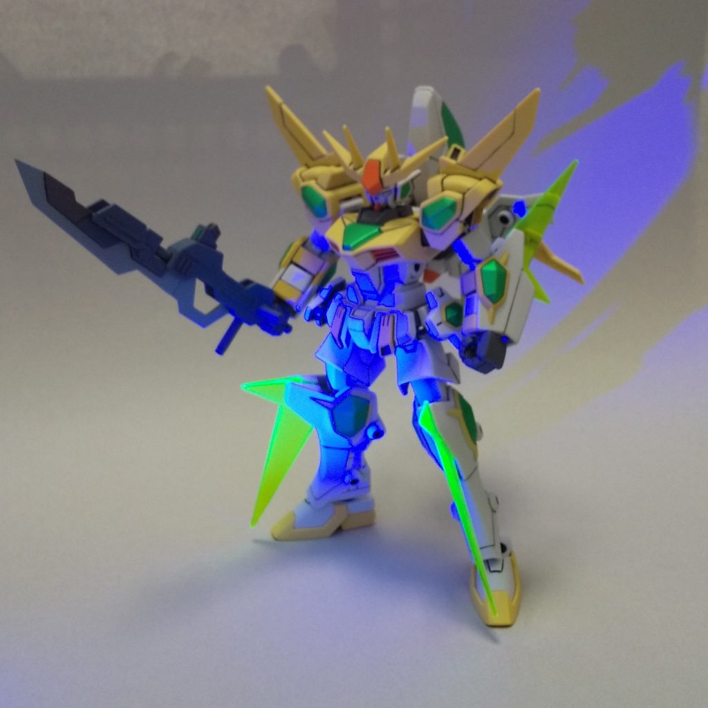 クリアグリーンの成型色は、ブラックライトで発光します。