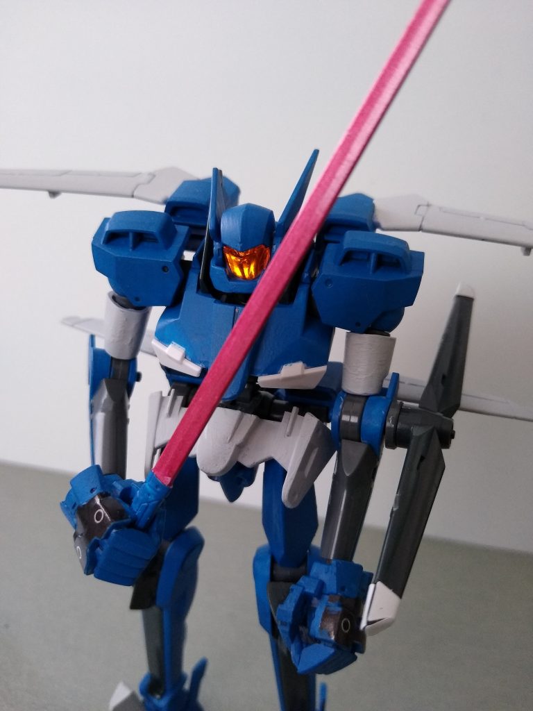 フラッグ量産型をエース機イメージでカラーリングしてみました。ソニックブレイドもメタリックレッドでヌリヌリしてそれっぽくしてみました。