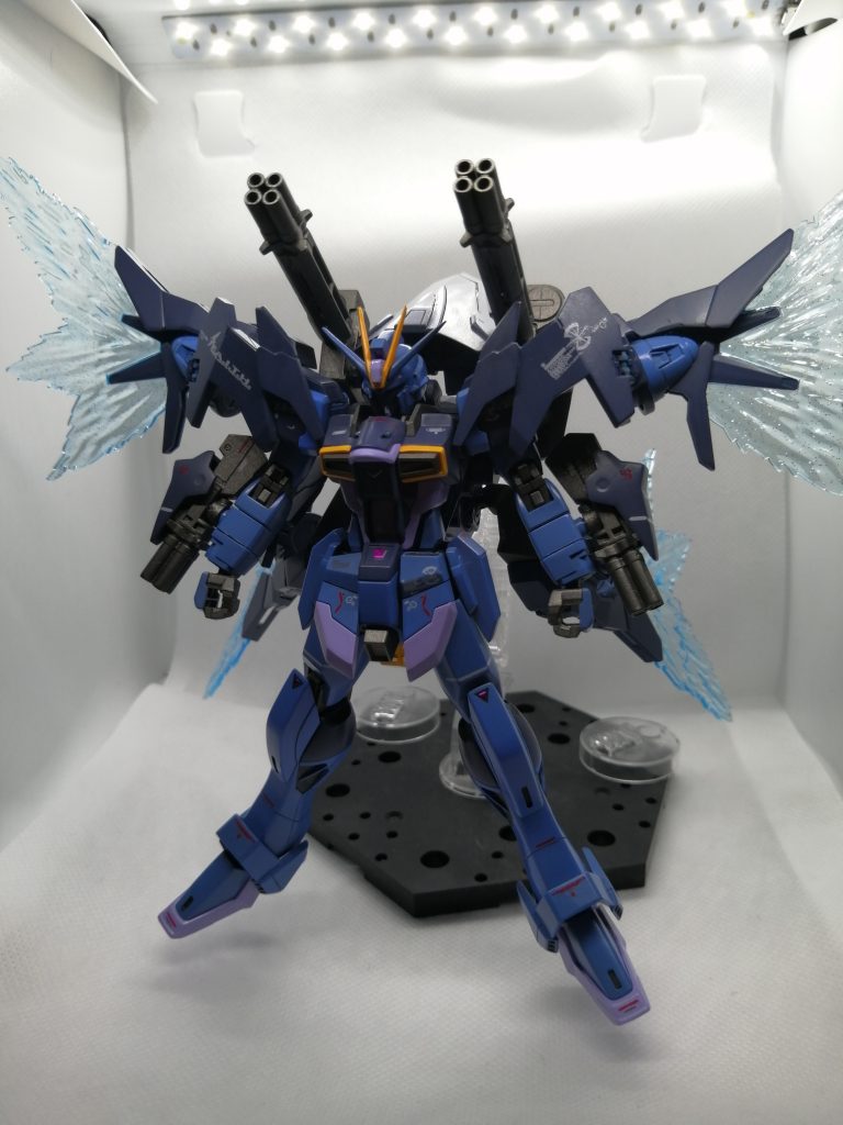 横展開時の全身。この形態だとやはりダブルオースカイのシルエットに近くなりますね。