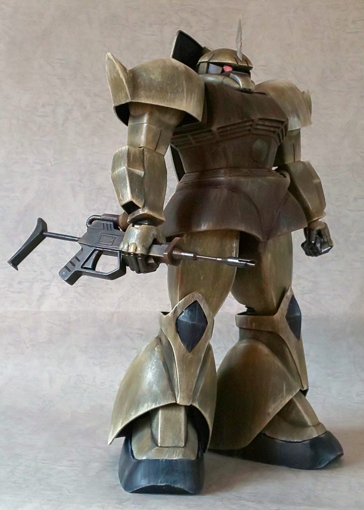 ライフルを構えずに掴んでいるポーズは、当時の小田氏のザクや大河原氏のザクのイラストから影響を受けています。やっぱりアラフィフのバイブルですから。