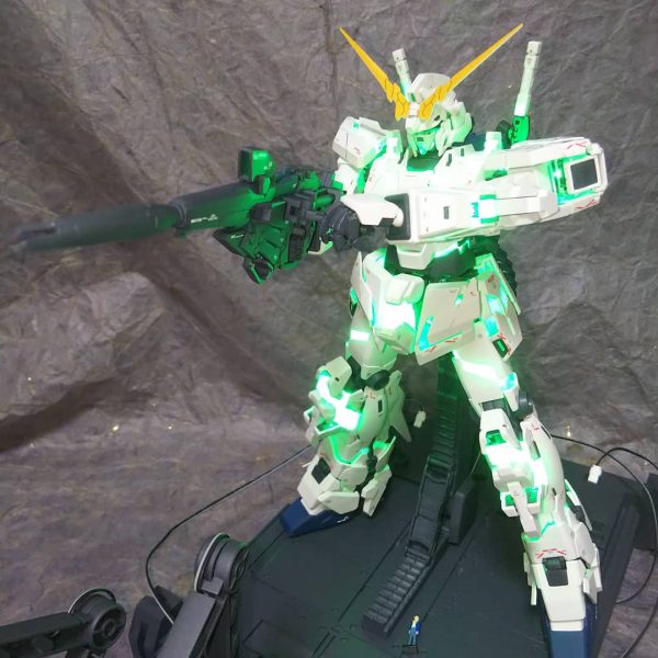 1/100MGEXユニコーンガンダムver.kaデストロイモード覚醒バージョン