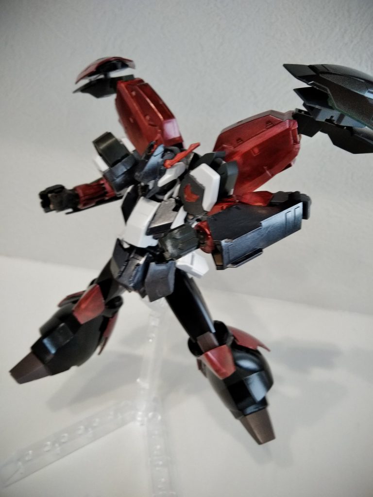 ナックルガード砲撃の反動により拳を加速させ威力を増すこともできる。