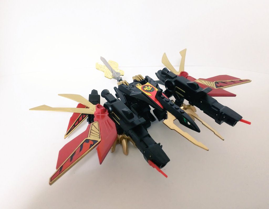 バックパックとシールドと軍配を合わせると支援メカ 新星鳳凰改に