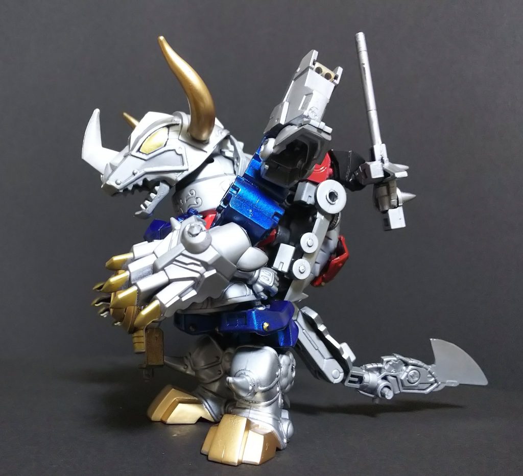 合体時はより怪獣体型になる様にしてます