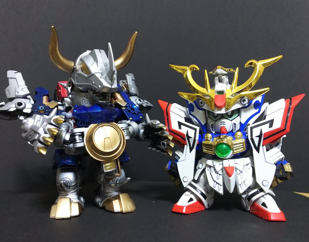 ギ・ガンダウロスになると平均的なLGBBより大きくなります。怪獣形態は殿様ガンダムEX商品化の際の競合相手の一体がが「ダイノチェンジャーステイメン」だったので、それをモチーフに使いました。