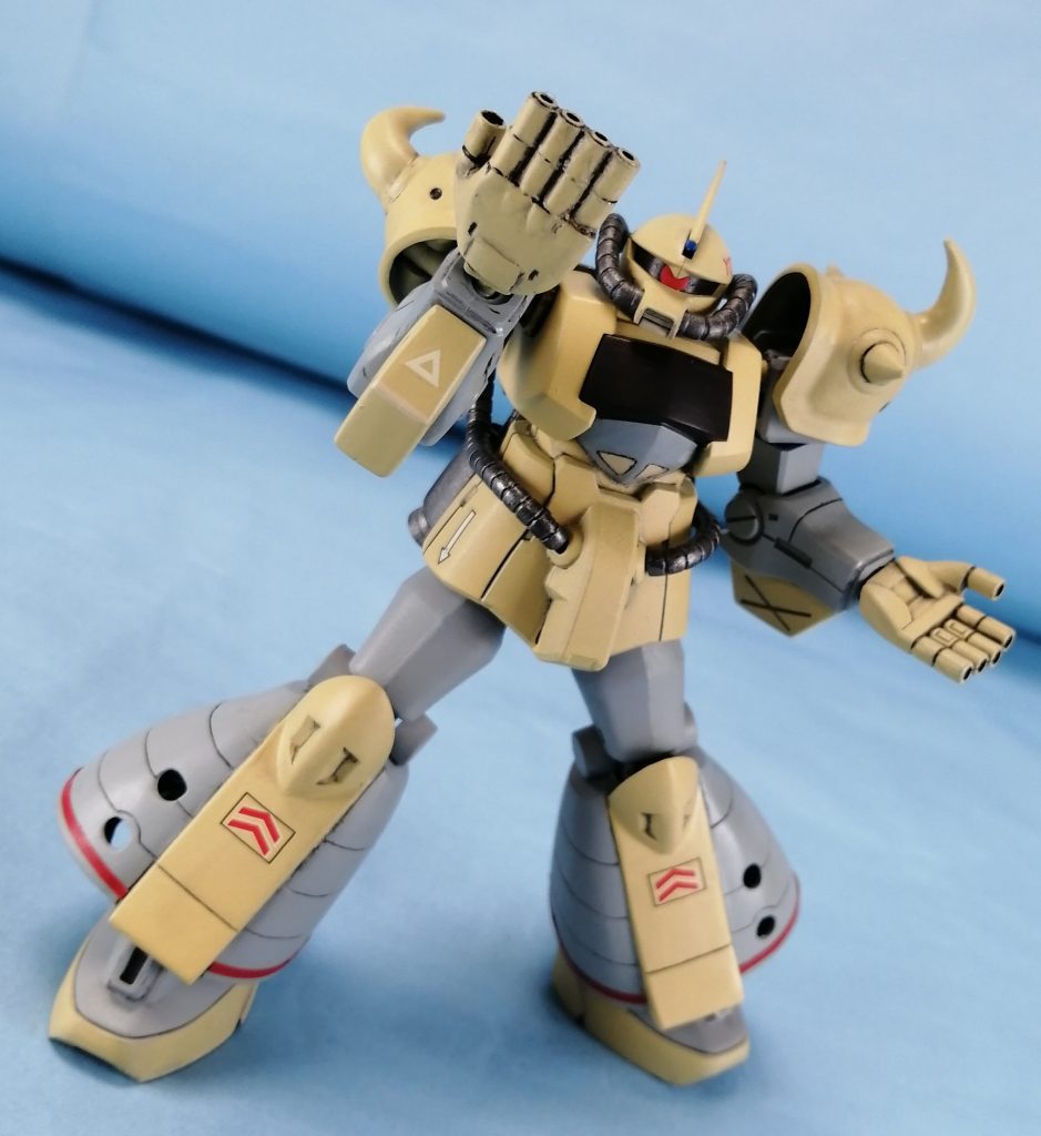 右手フィンガーバルカンは、パテとプラパイプで自作。頑張ったので褒めて欲しい(笑)