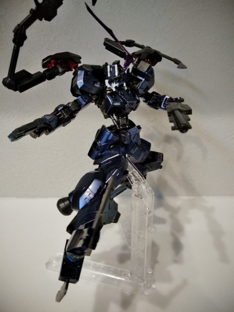 脛部に小型銃を装備し、連射!!