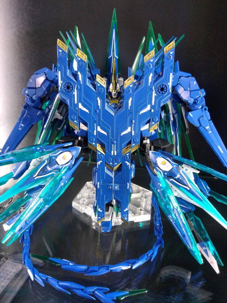 サイコプレート外付けのサイコミュ兵器。対サイコミュ兵器戦時の為に優位性をつくる。サブGNドライブ機体重量の軽減と機動力と装甲の増強