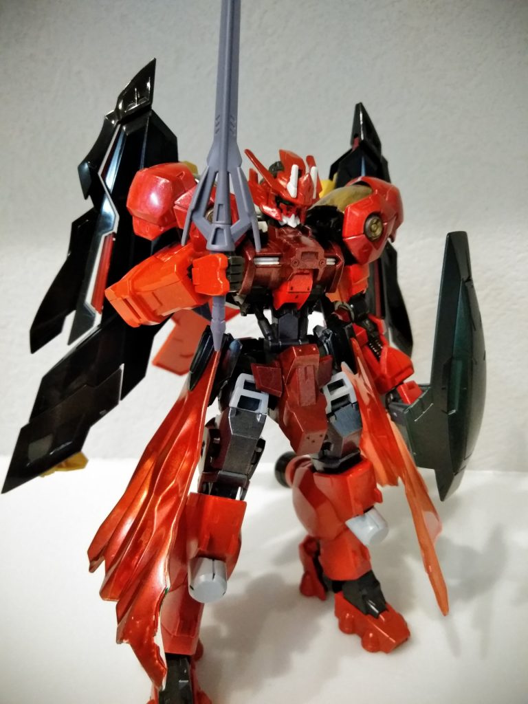 実体剣レイピアとシールドウヴァルの円盾とも迷いましたがレギンレイズジュリアの腰パーツにしました！