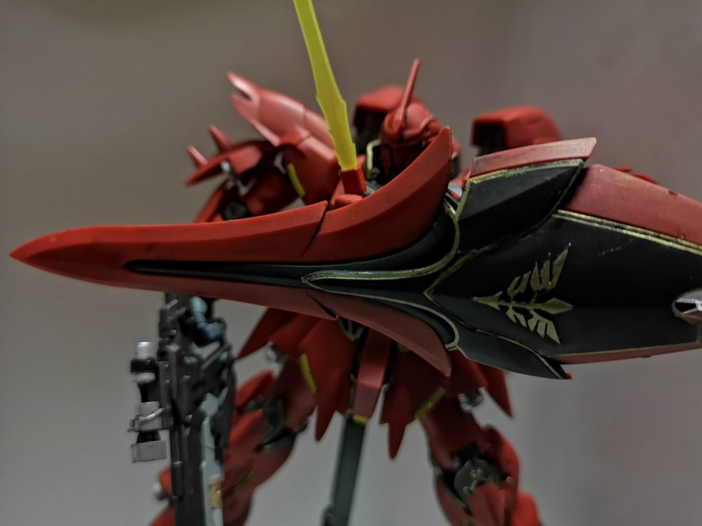 エングレービングはアーティストマーカーで塗装、他はそのままです。