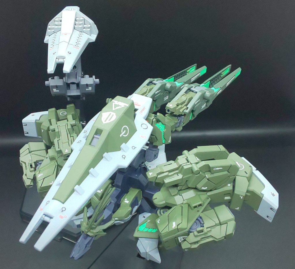 アーマーが装着しきらないので、仔獅子フライヤーもついてきます。