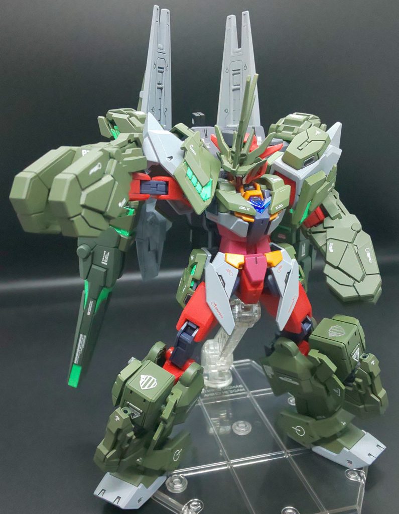 両腕に装備出来ます。協力なナックルで、打撃による攻撃を主とします。