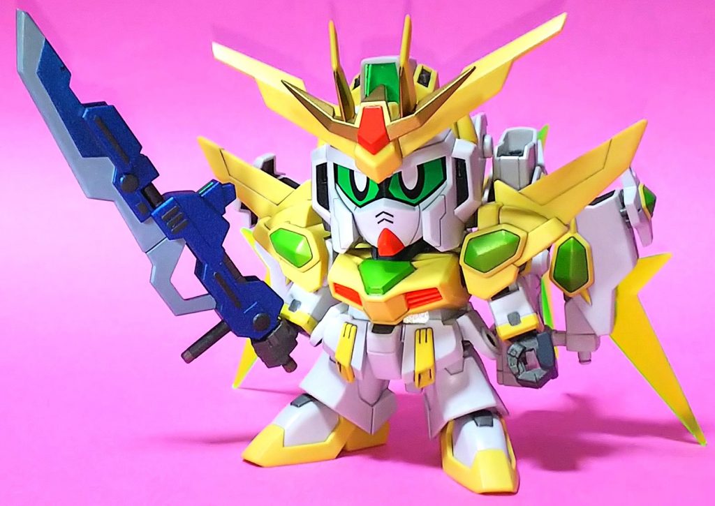 スターウイニングガンダムは、成形色を活かし、部分塗装後にクリアコートで仕上げ。