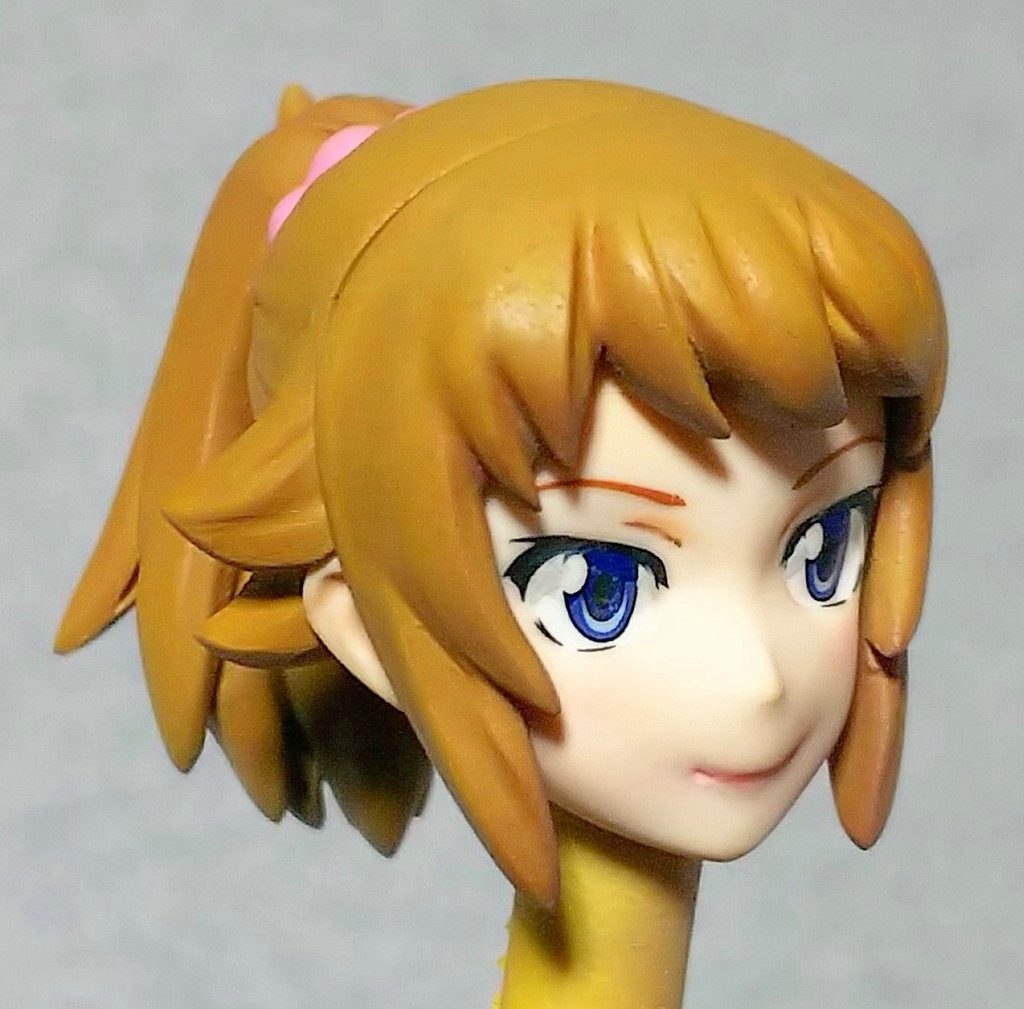 頭部は、髪や鼻のシャープ化、目や眉のデカール形状加工などを行う。