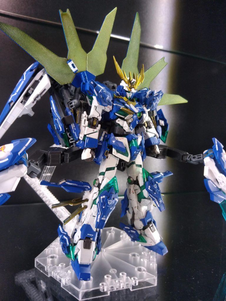 ユニコーンモードとデストロイモードの比較撮影時に変形間違いがあるので探してみると面白いかもしれない。