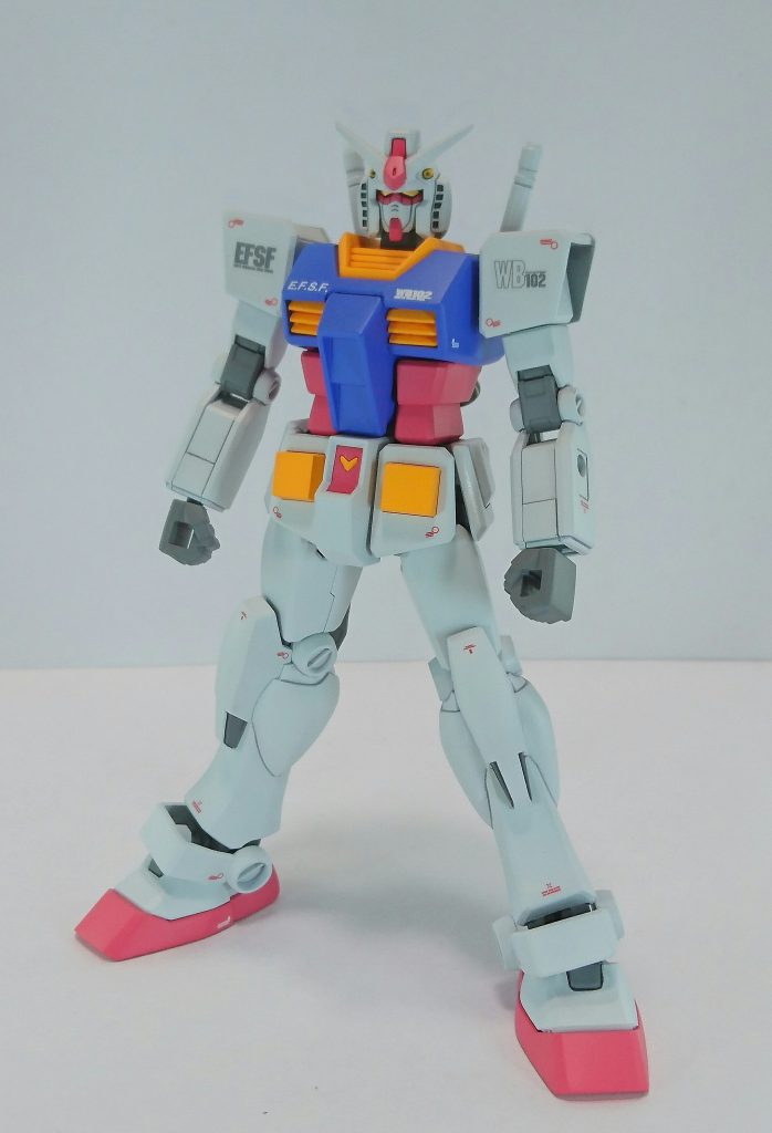 塗装はオーソドックスなトリコロールカラー。白はクール系、青は群青、赤は朱色、黄色は橙です。