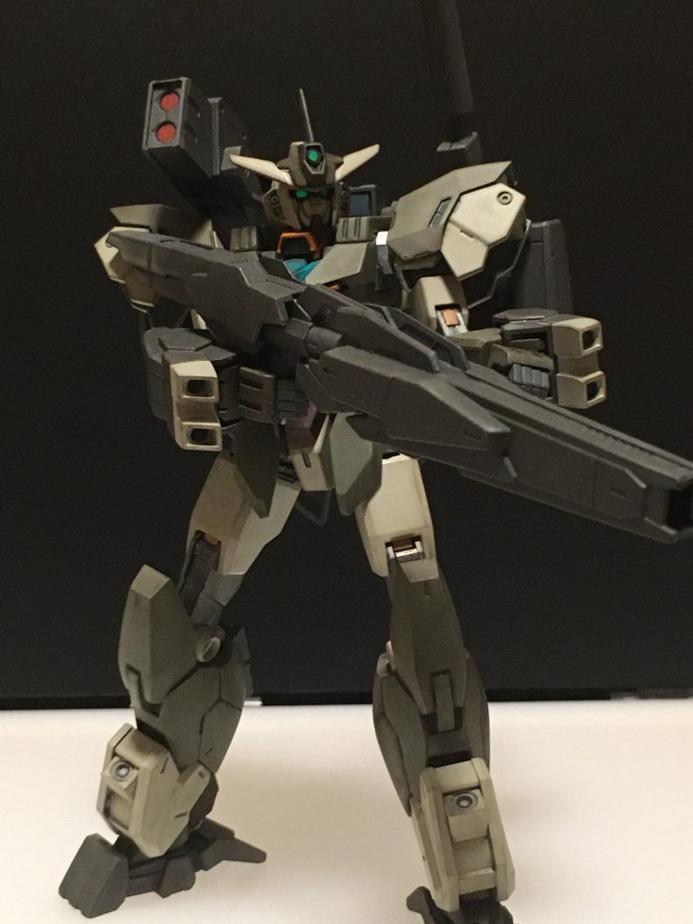 武装もりもり良いですね、両手で構えることもできます！オール筆塗りで主にタミヤカラーを使用しております。