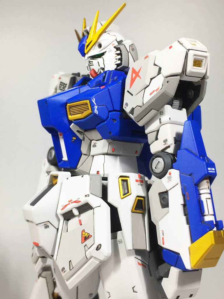 アップで。フロントアーマーのロンドベルロゴもお気に入りですw
