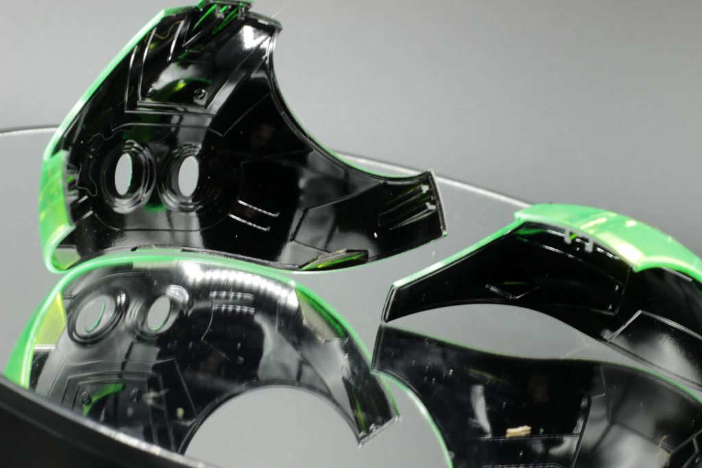 クリアパーツの裏面からメッキシルバーNEXT→ブラックで塗装して表側からトップコート処理しています