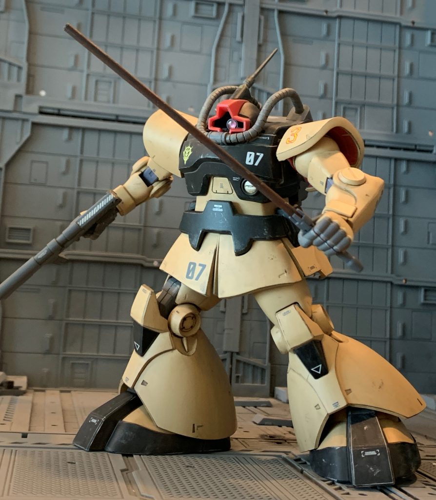 頭が全く動かないので、モノアイが上下左右に動くのはありがたいです。