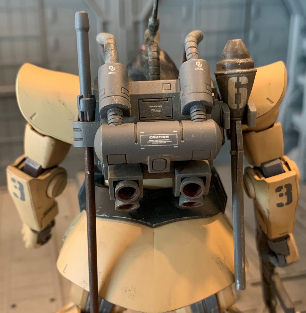 バックパックはMSVキットをストレート組みしたのみです。MSVキット全般に言えますが、バックパックが信じられないくらい作り込まれていて惚れ惚れします。部品数もかなり多く複雑で、最近のキットよりもよっぽど手が込んでいると思います。