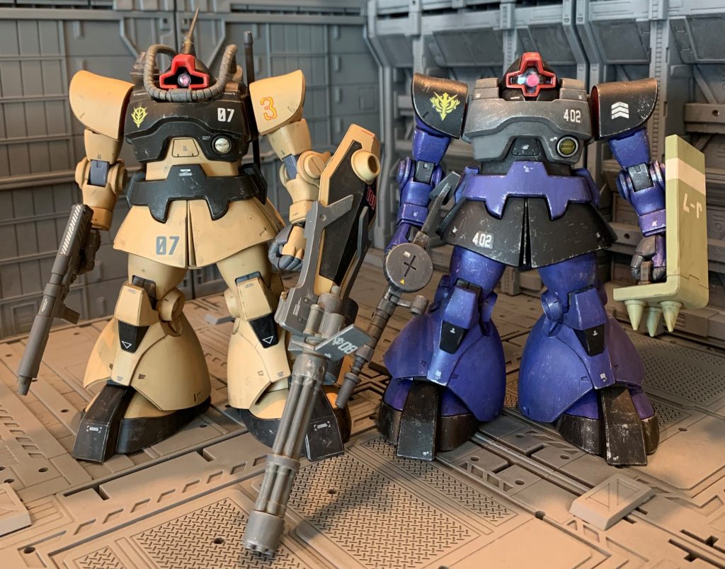 ドムの日記念で以前製作したリックドムと並べてみました。前回も今回も基本工作はヒザ部のみ後ハメ加工し各所合わせ目消したのみです。HGUCドムはパーツも少なく作り易く、本当に出来が良くて何個でも作りたくなってきますね。最後までご覧いただきありがとうございました。