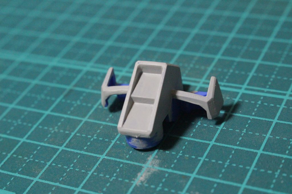 下地処理なしで筆塗、2~3回ほど重ね塗りをしています