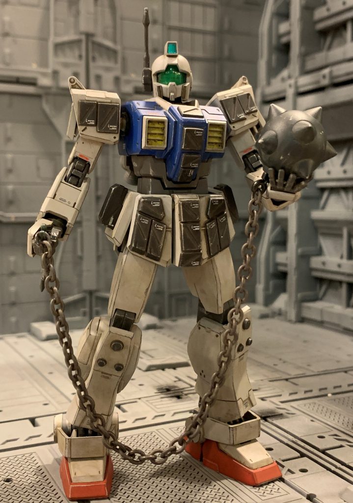 任務によってはガンダムハンマーを装備する事もあります。08小隊劇中でも06小隊機が装備していましたね。見通しが悪く交戦距離が近く、移動方向の自由が効きづらい市街地戦では案外有用だったかもしれないですね。劇中でEz8がやっていたように、建物の角で待ち伏せして出てきたところをどーん！みたいな感じで。レアな武器なのでハンマーの挙動を見切れるジオンのパイロットも少なく、意表を突いた一撃必殺が出来たのかもしれませんね。ハンマー欲しさにガンプラスターターセット2を入手しました(苦笑)本体のHGUCガンダムも何かしらに使わないとですね。