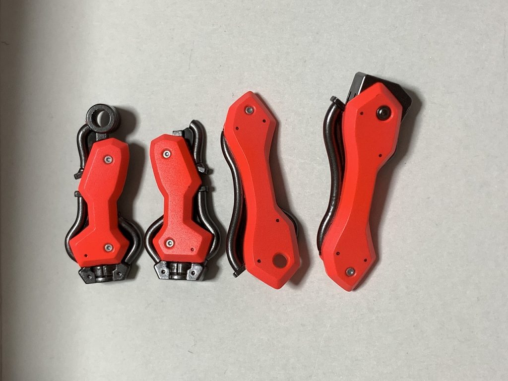 マスキングしてパイプ部を塗り分け。シルバーの丸部分は、筆ではなくつまようじに塗料をつけて塗りました。エナメル塗料で簡単に済ませば良かったのですが、当時はスターブライトシルバーのキラキラが気に入っていたので無理やり塗った記憶があります。