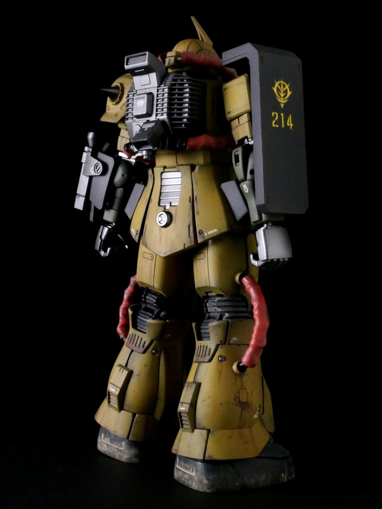 以前から興味のあったシリコンバリアを使った塗装剥しチッピングを実践しました。他にスパイクアーマーの形状変更、動力パイプのシーリング風加工、各所丸モールドに市販のディテールパーツを埋め込んでいます。