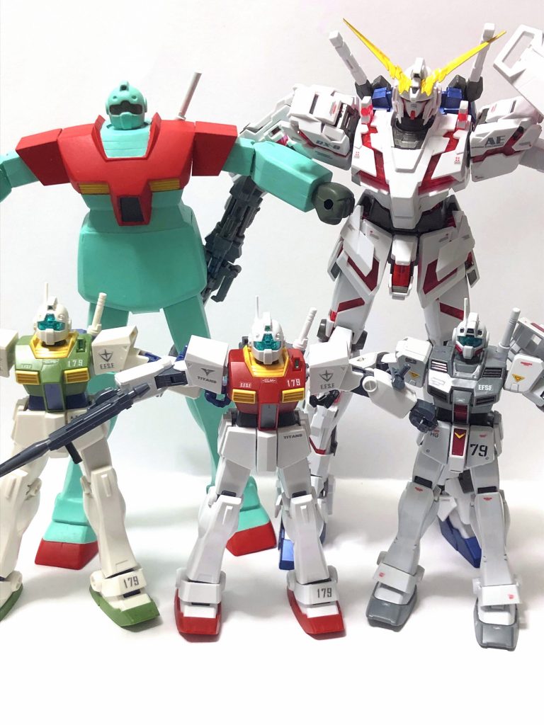1/100ユニコーンガンダムと並べるとご覧のようになります。また、1/144の他のジムと比べて、約2倍の高さになります。