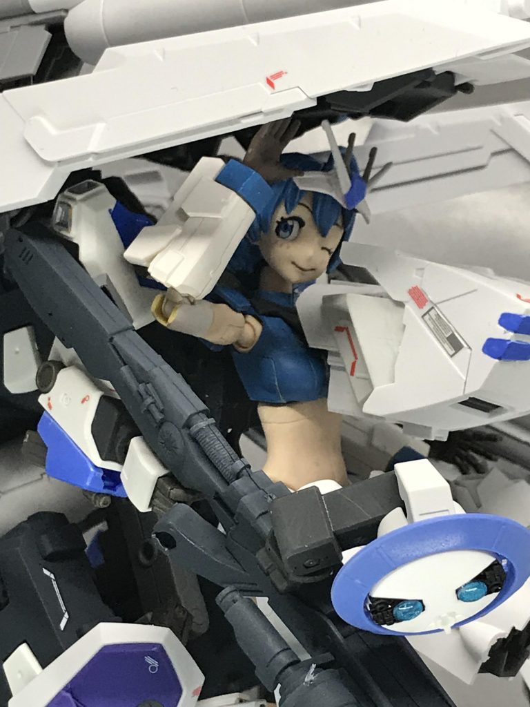 胸部アップ。基本構造はナミさんを中心に脱着可能な装備を持っていく感じです。ナミさんの頬の化粧はチークより、アニメっぽく分かりやすい線を描いた方が河合です(個人の感想