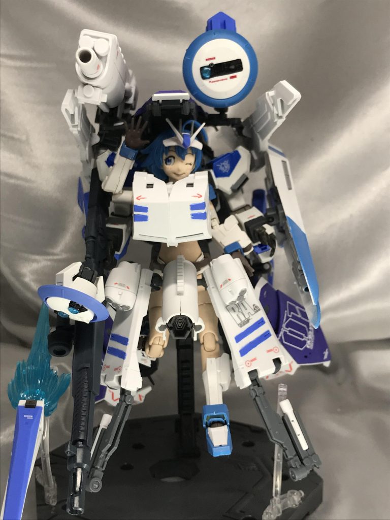 綺麗に塗れたはすが写真で見るとガタガタですな…サブアームには迷った結果、ExSガンダムのビームスマートガンを持たせました。レドームは新造し、一回り大きく。