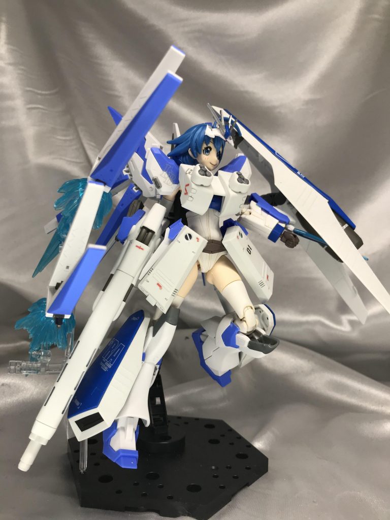 追加装備のためダイナミックな動きは抑えられてますが、それなりに動けます。