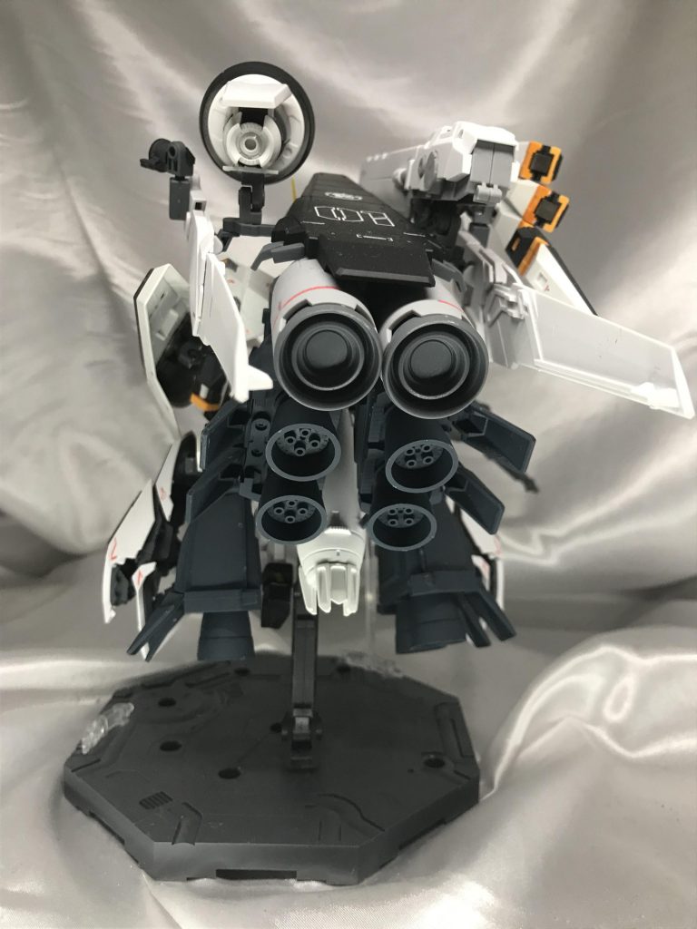 ド迫力推力。この背部の巨大なバーニア群がDSの魅力ですよね。