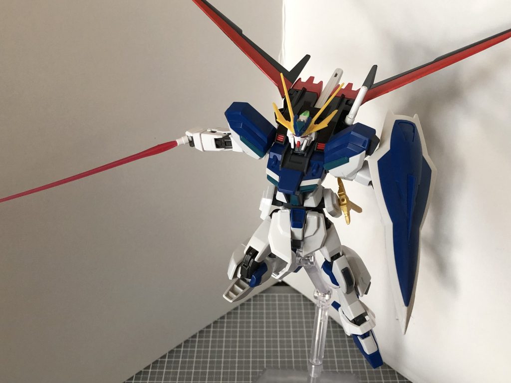 勢いよく引き抜いた後って感じです。ホントに様になりますねぇ…。