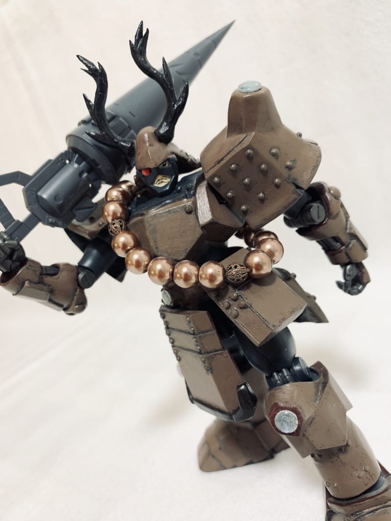 本田忠勝の主兵装である天下三名槍・蜻蛉切。アニメでは槍というよりギガドリルでした。蜻蛉切はコトブキヤのドリルそのままで放置してあったということは、本体を作ったところで力尽きたと思われます（苦笑さてここで問題です。ベースになったMSはなんでしょうか？ｗ 