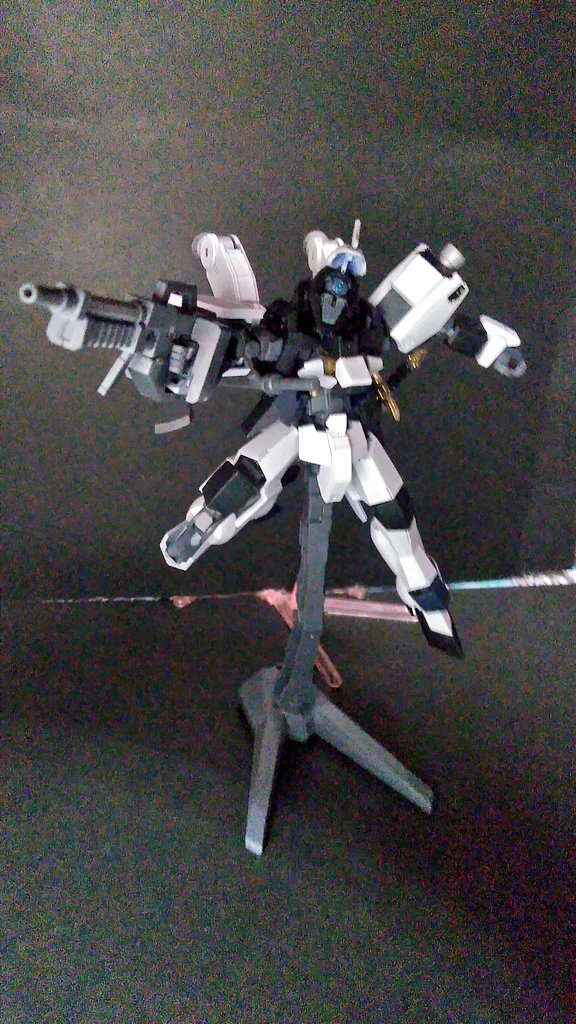 球体センサーはメタルブルーで溝塗装しました。